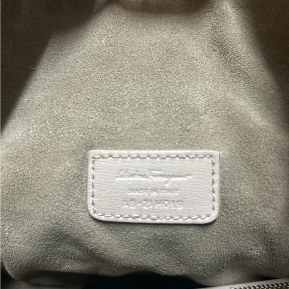 Authentic SALVATORE FERRAGAMO Gancini Medium Leather City Tote - Picture 7 of 9